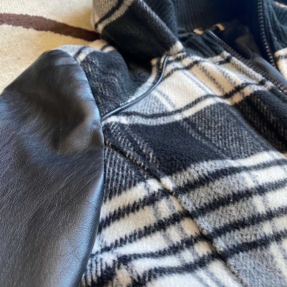 Winter jacket - Picture 2 of 6